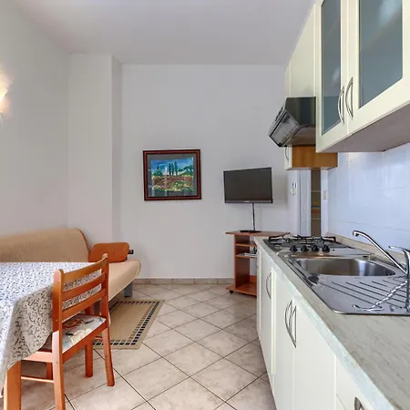 Pensionat Nino With Shared Pool Poreč