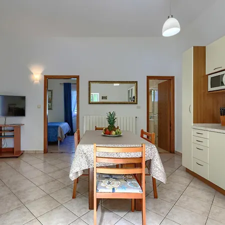 Pensionat Nino With Shared Pool Poreč