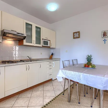 Pensionat Nino With Shared Pool