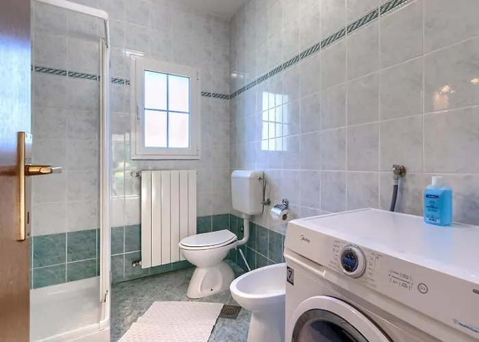 Nino With Shared Pool 게스트하우스 포레치