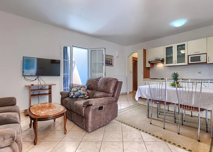 게스트하우스 Nino With Shared Pool 4*