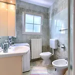 בית הארחה Nino With Shared Pool פורץ
