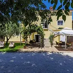 Nino With Shared Pool Poreč