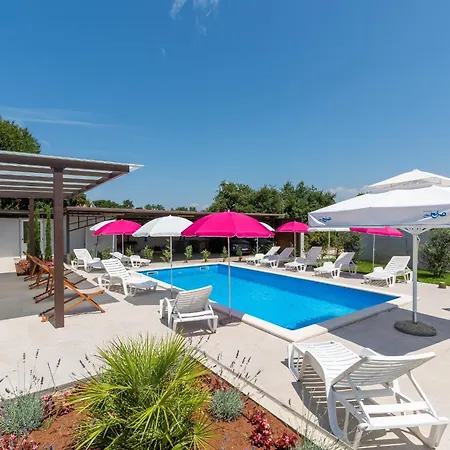 Nino With Shared Pool Guest house