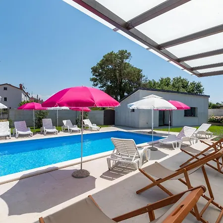 Nino With Shared Pool Guest house