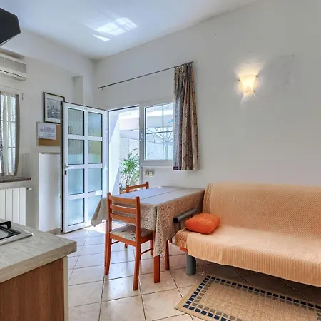 Nino With Shared Pool Guest house *