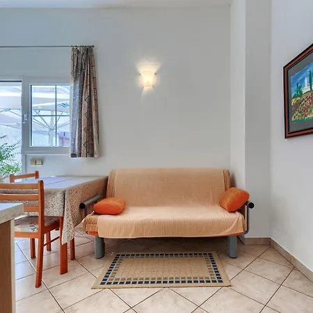 Guest house Nino With Shared Pool *