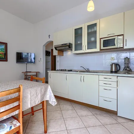 Nino With Shared Pool Guest house Porec