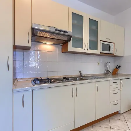 Nino With Shared Pool Guest house Porec