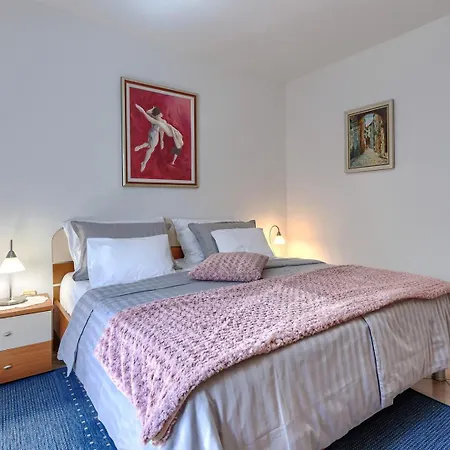 Maison d'hôtes Nino With Shared Pool Poreč