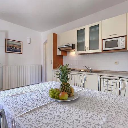 Nino With Shared Pool Guest house