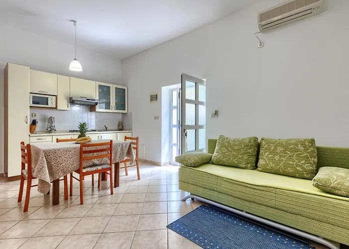 Nino With Shared Pool Gostinjska kuća 4*