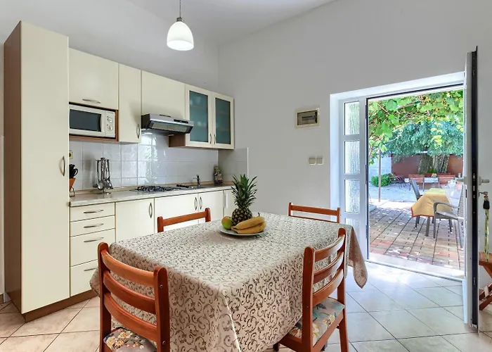 Nino With Shared Pool Gostinjska kuća 4*