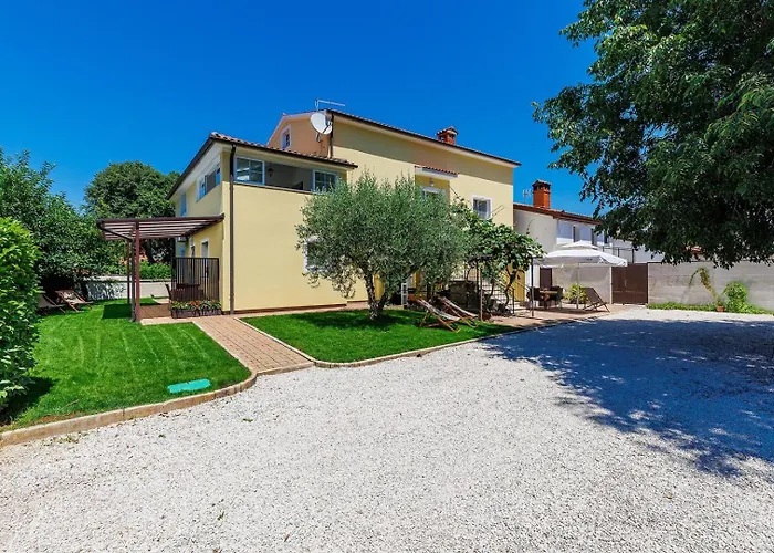 Nino With Shared Pool Porec