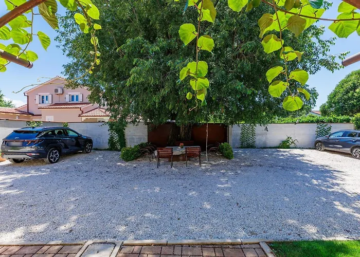 Nino With Shared Pool Poreč