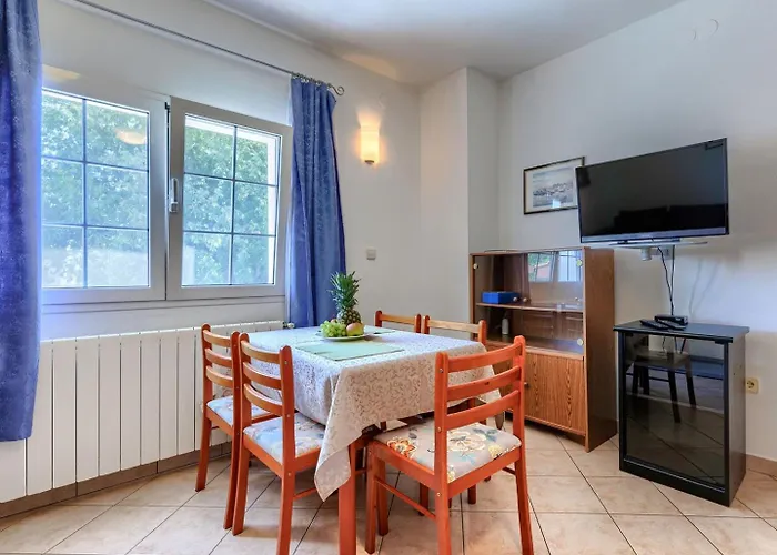 Gostinjska kuća Nino With Shared Pool