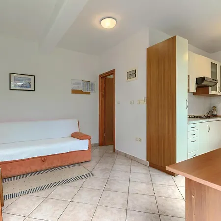 Nino With Shared Pool Konukevi 4*