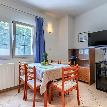 Konukevi Nino With Shared Pool