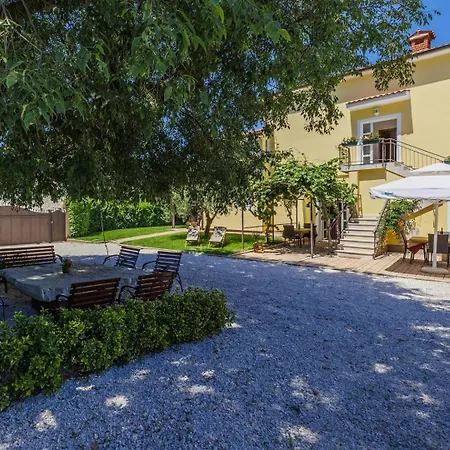 Nino With Shared Pool 4* Poreč