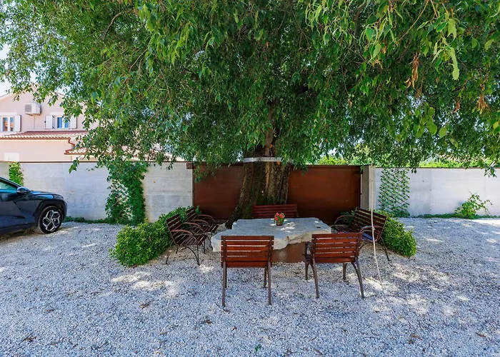 Nino With Shared Pool Pensjonat Poreč