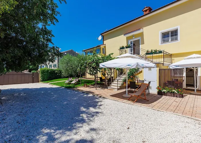 Nino With Shared Pool Pensjonat