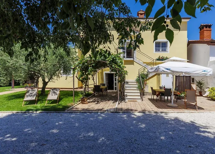 Nino With Shared Pool Poreč